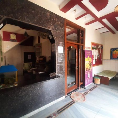 Friends Guest House & Hostel Агра Экстерьер фото