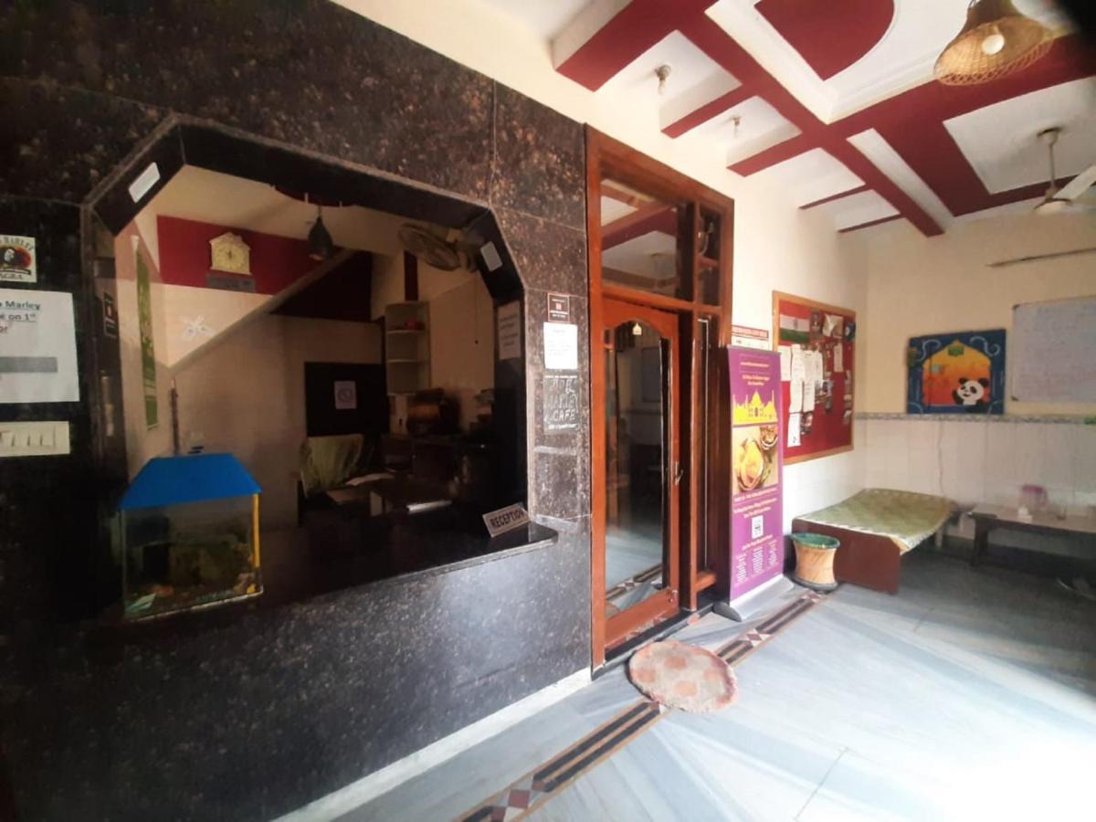Friends Guest House & Hostel Агра Экстерьер фото
