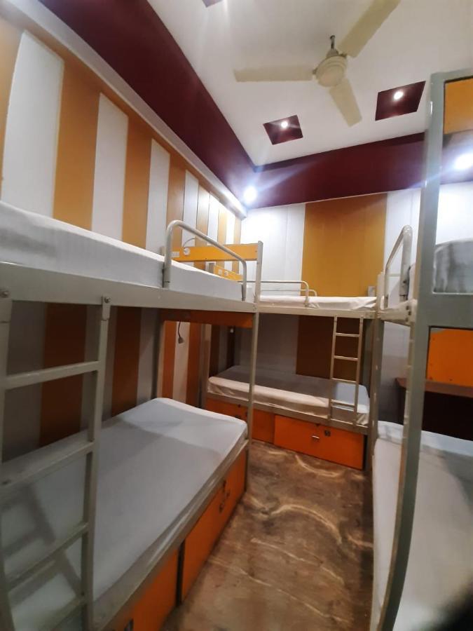 Friends Guest House & Hostel Агра Экстерьер фото