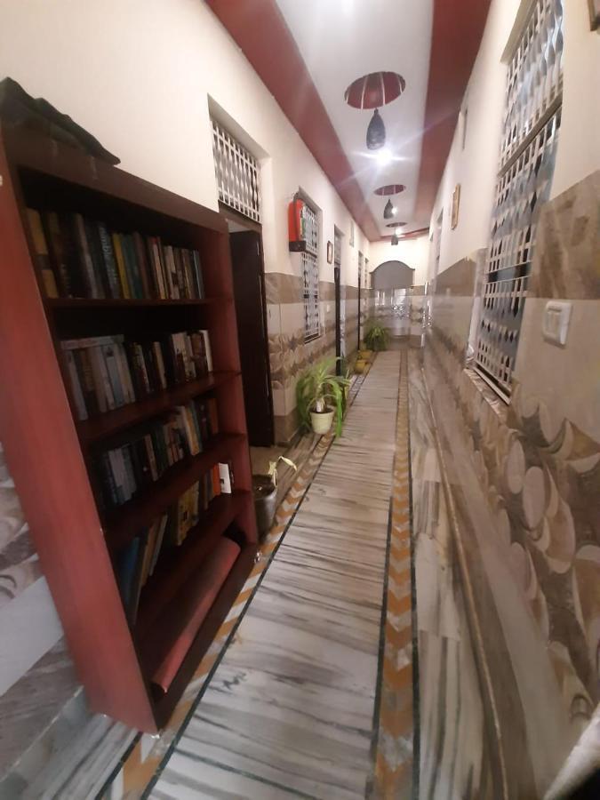 Friends Guest House & Hostel Агра Экстерьер фото