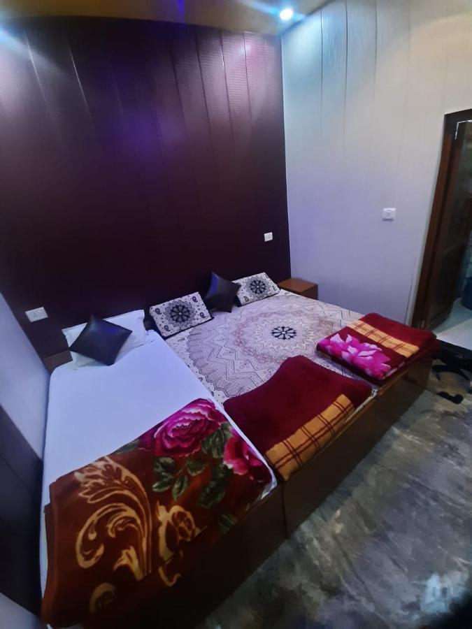 Friends Guest House & Hostel Агра Экстерьер фото