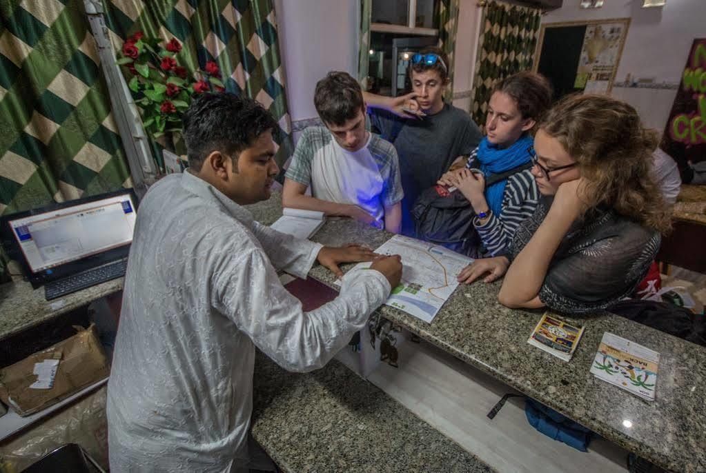 Friends Guest House & Hostel Агра Экстерьер фото