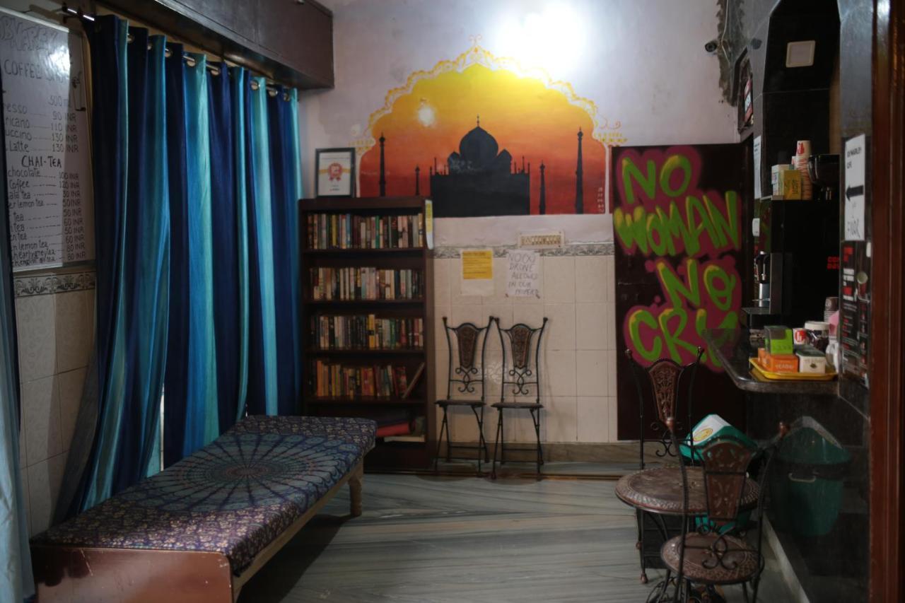 Friends Guest House & Hostel Агра Экстерьер фото