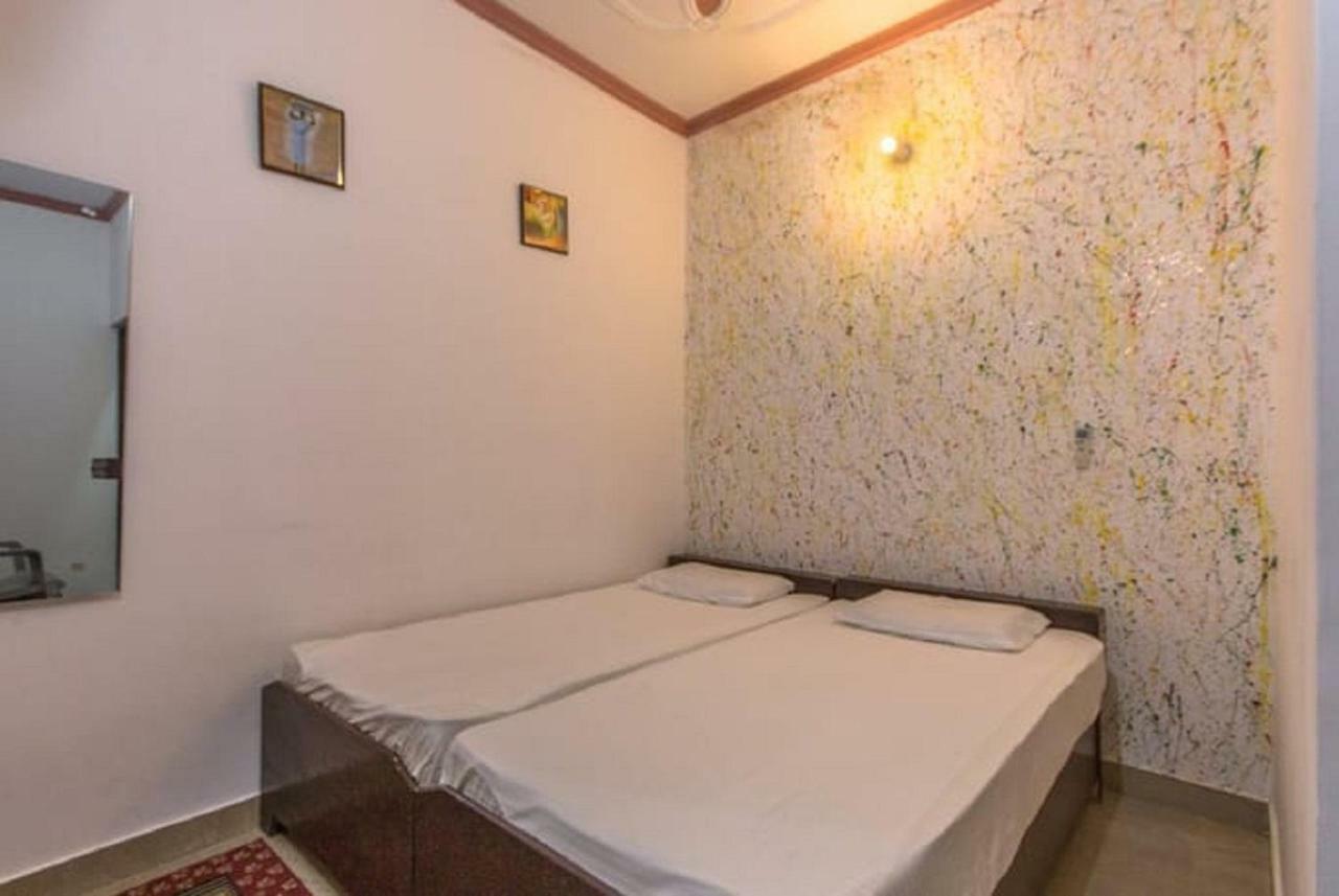 Friends Guest House & Hostel Агра Экстерьер фото