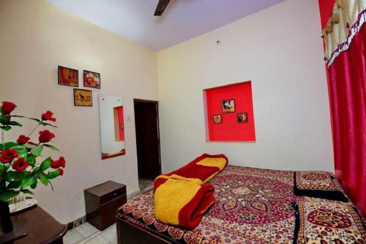 Friends Guest House & Hostel Агра Экстерьер фото